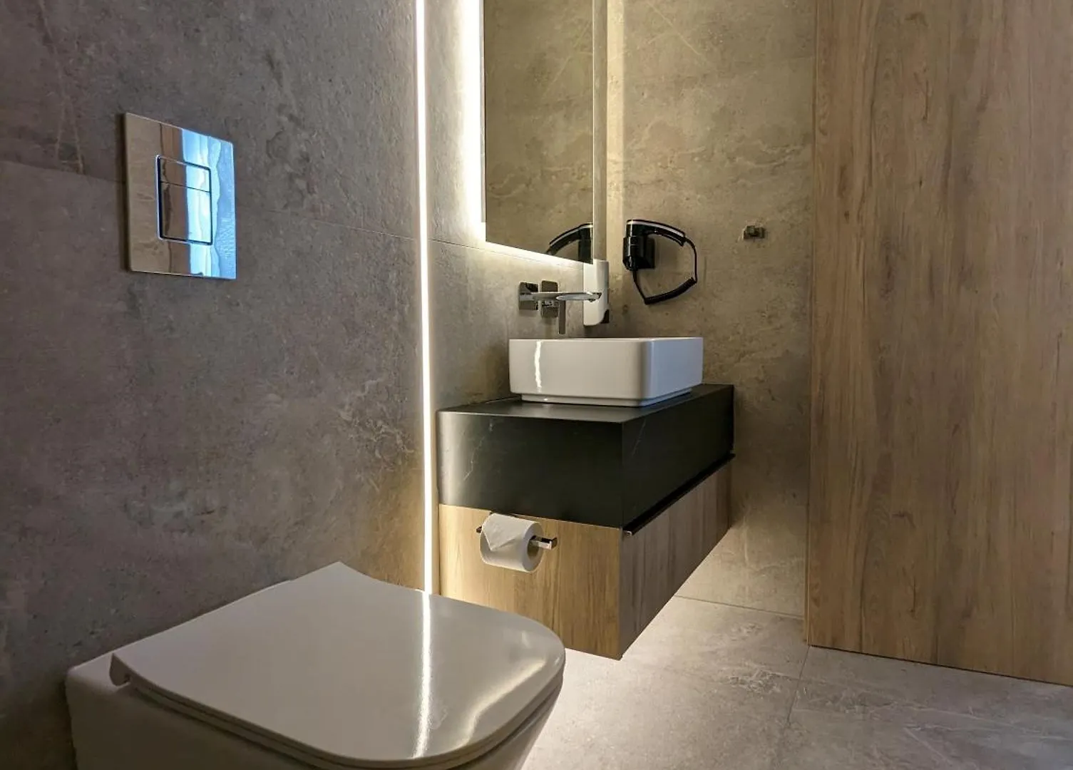 Tuck Inn Larnaka 3*,