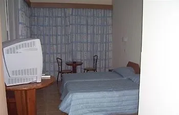 Tuck Inn Larnaka 3*,